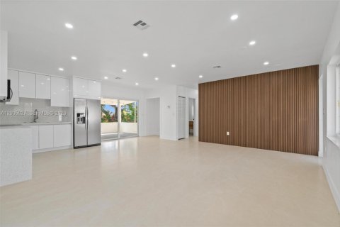 Villa ou maison à vendre à Miami Gardens, Floride: 3 chambres, 106.84 m2 № 2069030 - photo 6