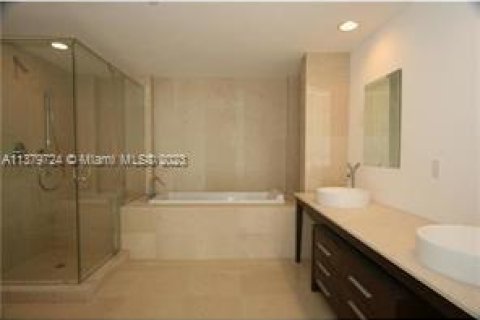 Condo in Miami, Florida, 2 bedrooms  № 1959705 - photo 21