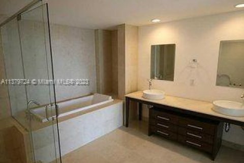 Condo in Miami, Florida, 2 bedrooms  № 1959705 - photo 22