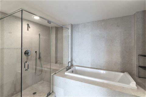 Condo in Miami, Florida, 2 bedrooms  № 1959705 - photo 24