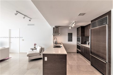Condo in Miami, Florida, 2 bedrooms  № 1959705 - photo 8