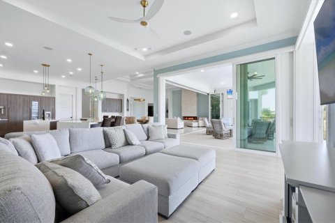 House in Sarasota, Florida 3 bedrooms, 523.6 sq.m. № 2302127 - photo 17