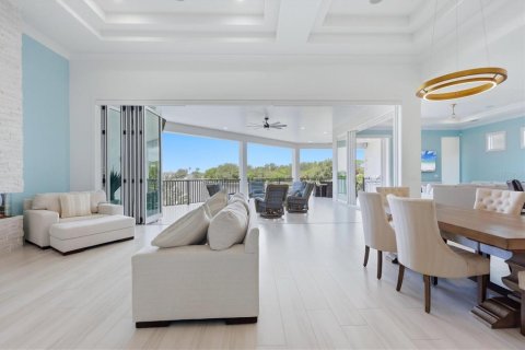 House in Sarasota, Florida 3 bedrooms, 523.6 sq.m. № 2302127 - photo 8