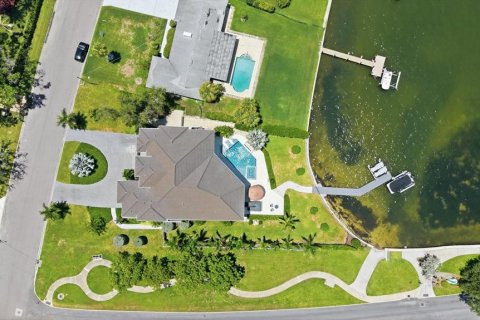House in Sarasota, Florida 3 bedrooms, 523.6 sq.m. № 2302127 - photo 2