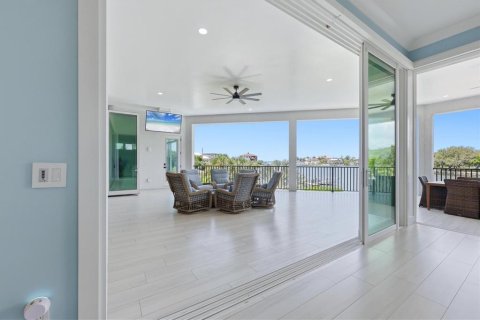 House in Sarasota, Florida 3 bedrooms, 523.6 sq.m. № 2302127 - photo 24
