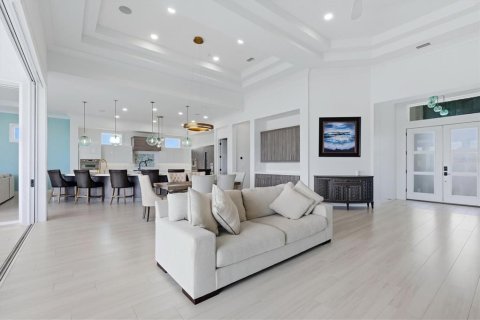 House in Sarasota, Florida 3 bedrooms, 523.6 sq.m. № 2302127 - photo 9