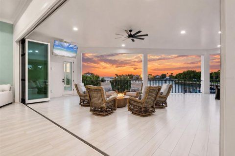 House in Sarasota, Florida 3 bedrooms, 523.6 sq.m. № 2302127 - photo 28