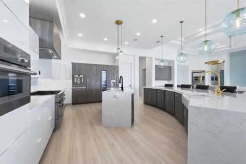 House in Sarasota, Florida 3 bedrooms, 523.6 sq.m. № 2302127 - photo 12