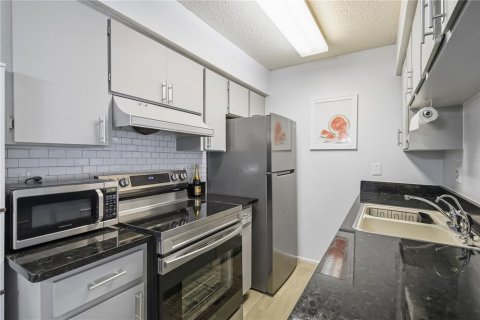 Copropriété à vendre à Bradenton, Floride: 1 chambre, 64.66 m2 № 2093971 - photo 12