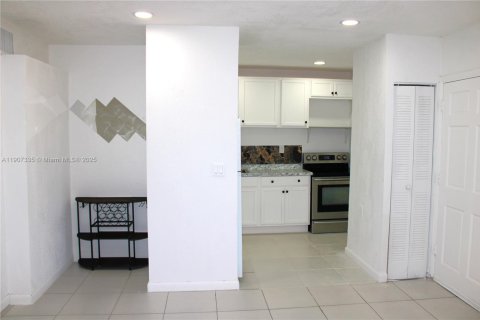 Condominio en alquiler en Cutler Bay, Florida, 2 dormitorios, 71.07 m2 № 2017388 - foto 26