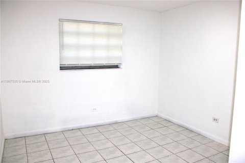 Condominio en alquiler en Cutler Bay, Florida, 2 dormitorios, 71.07 m2 № 2017388 - foto 30