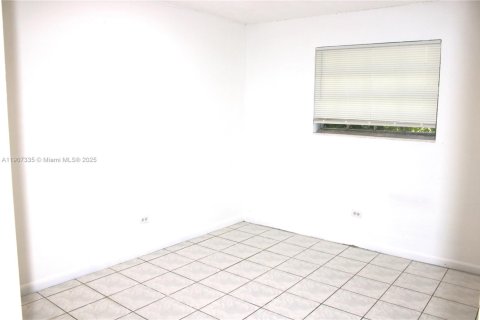 Condominio en alquiler en Cutler Bay, Florida, 2 dormitorios, 71.07 m2 № 2017388 - foto 28