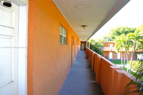 Condominio en alquiler en Cutler Bay, Florida, 2 dormitorios, 71.07 m2 № 2017388 - foto 2