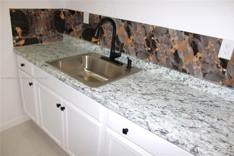 Condominio en alquiler en Cutler Bay, Florida, 2 dormitorios, 71.07 m2 № 2017388 - foto 22