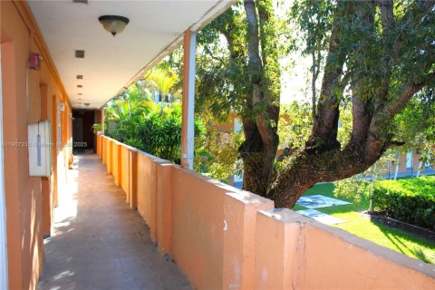 Condominio en alquiler en Cutler Bay, Florida, 2 dormitorios, 71.07 m2 № 2017388 - foto 18