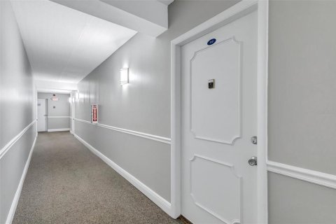Copropriété à vendre à Longboat Key, Floride: 2 chambres, 97.18 m2 № 2109545 - photo 17