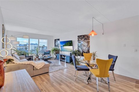 Copropriété à vendre à Longboat Key, Floride: 2 chambres, 97.18 m2 № 2109545 - photo 13