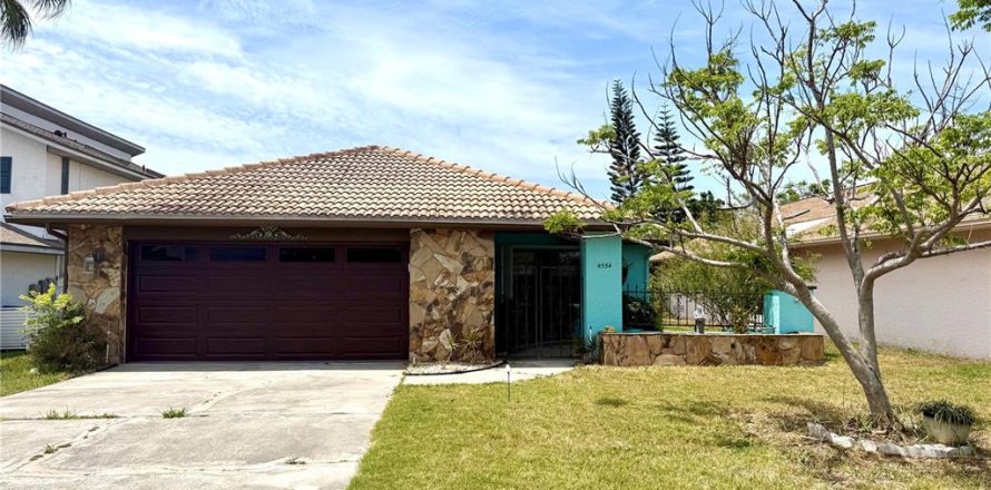 Casa en New Port Richey, Florida 3 dormitorios, 157.28 m2 № 2218501