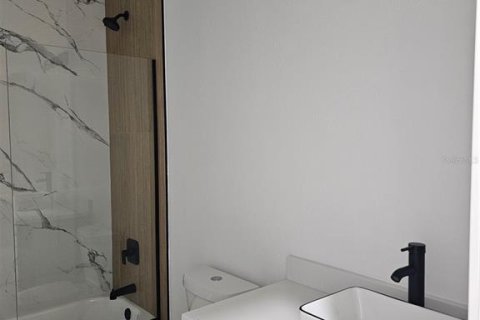 Купить коммерческую недвижимость в Порт-Шарлотт, Флорида 6 спален, 223.34м2, № 1554424 - фото 13