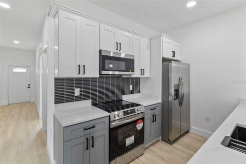 Купить коммерческую недвижимость в Порт-Шарлотт, Флорида 6 спален, 223.34м2, № 1554424 - фото 10