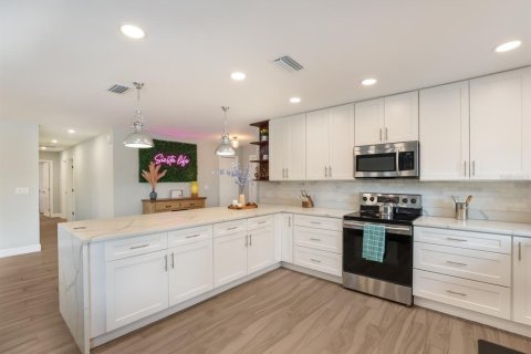 Купить виллу или дом в Сарасота, Флорида 4 комнаты, 183.11м2, № 2133426 - фото 7