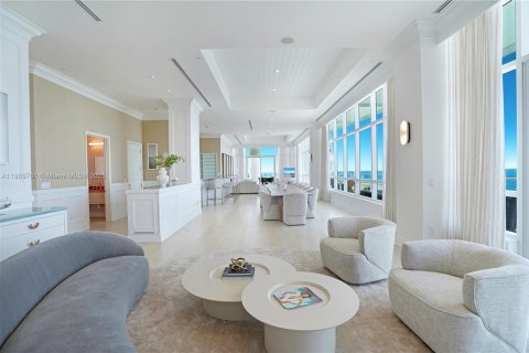 Condo in Miami Beach, Florida, 5 bedrooms  № 2013137 - photo 19