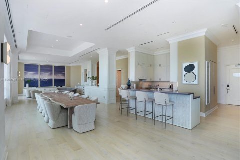 Condo in Miami Beach, Florida, 5 bedrooms  № 2013137 - photo 23