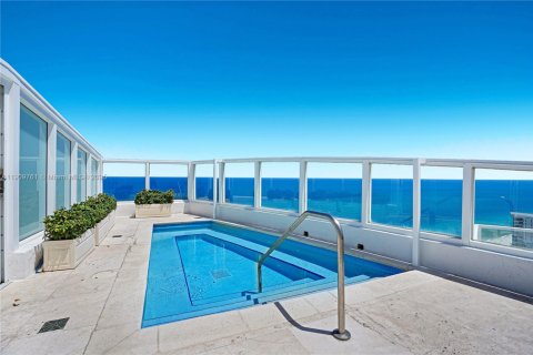 Condo in Miami Beach, Florida, 5 bedrooms  № 2013137