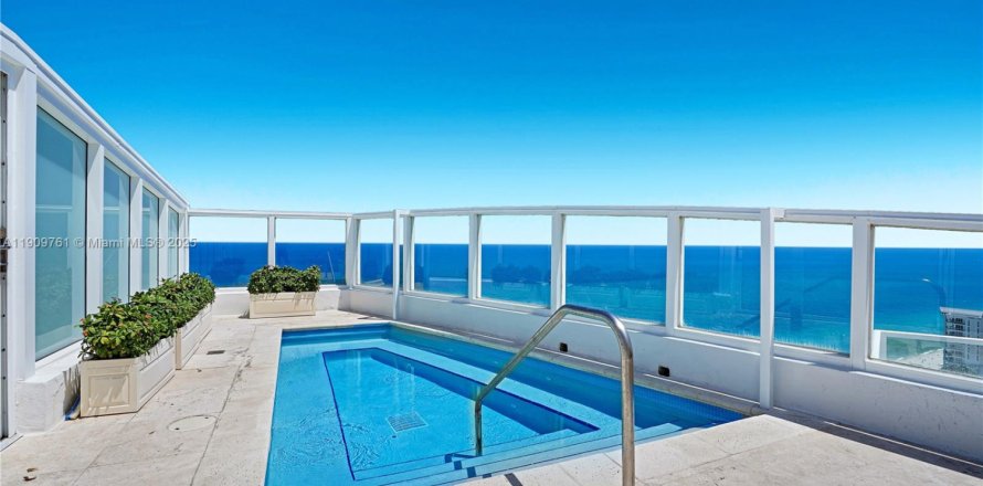 Condo in Miami Beach, Florida, 5 bedrooms  № 2013137