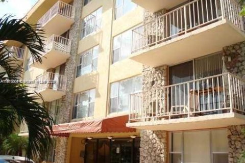 Copropriété à louer à North Miami, Floride: 1 chambre, 62.52 m2 № 1931346 - photo 1