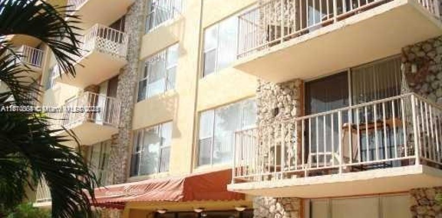 Condo à North Miami, Floride, 1 chambre  № 1931346