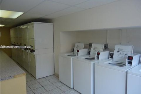Copropriété à louer à North Miami, Floride: 1 chambre, 62.52 m2 № 1931346 - photo 9