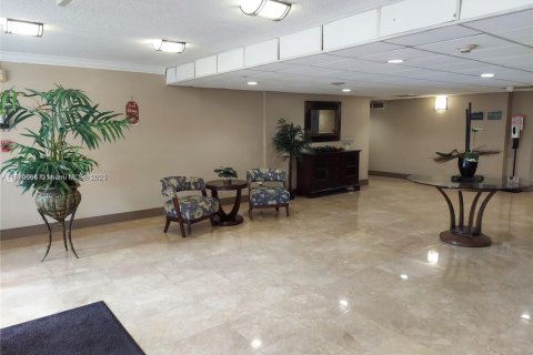 Copropriété à louer à North Miami, Floride: 1 chambre, 62.52 m2 № 1931346 - photo 4