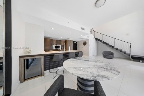 Condominio en alquiler en Miami, Florida, 2 dormitorios, 132.85 m2 № 1938881 - foto 7