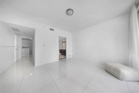 Copropriété à louer à Miami, Floride: 2 chambres, 132.85 m2 № 1938881 - photo 16