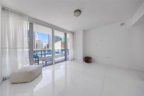 Condominio en alquiler en Miami, Florida, 2 dormitorios, 132.85 m2 № 1938881 - foto 17