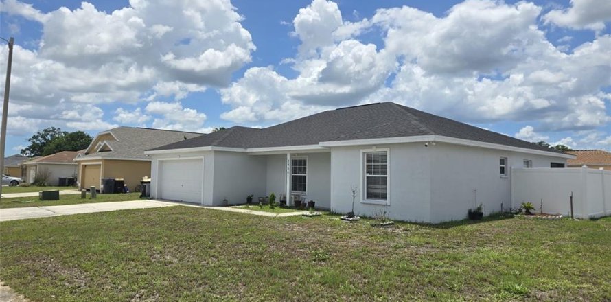 House in Mulberry, Florida 3 bedrooms, 149.02 sq.m. № 2127085