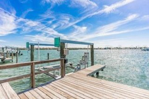 House in Indian Rocks Beach, Florida 4 bedrooms, 314.94 sq.m. № 1884936 - photo 8