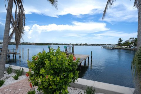 Casa en venta en Indian Rocks Beach, Florida, 4 dormitorios, 314.94 m2 № 1884936 - foto 5
