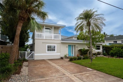House in Indian Rocks Beach, Florida 4 bedrooms, 314.94 sq.m. № 1884936 - photo 2
