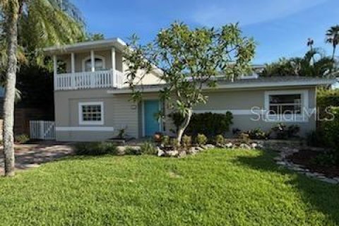 Casa en venta en Indian Rocks Beach, Florida, 4 dormitorios, 314.94 m2 № 1884936 - foto 1