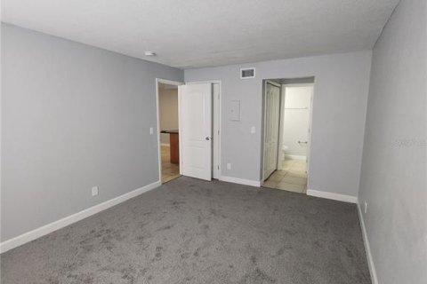 Condominio en alquiler en Brandon, Florida, 1 dormitorio, 60.2 m2 № 1276604 - foto 13