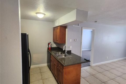 Condominio en alquiler en Brandon, Florida, 1 dormitorio, 60.2 m2 № 1276604 - foto 4