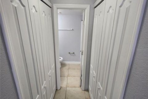 Condominio en alquiler en Brandon, Florida, 1 dormitorio, 60.2 m2 № 1276604 - foto 12
