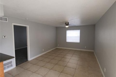 Condominio en alquiler en Brandon, Florida, 1 dormitorio, 60.2 m2 № 1276604 - foto 15