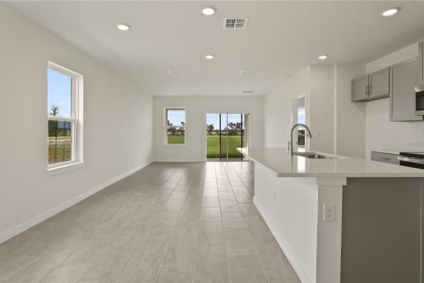 House in Winter Haven, Florida 4 bedrooms, 206.89 sq.m. № 1911318 - photo 10