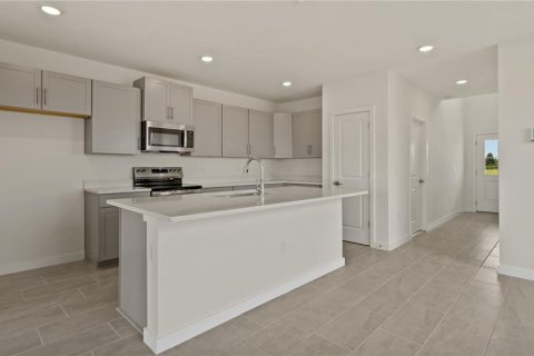 House in Winter Haven, Florida 4 bedrooms, 206.89 sq.m. № 1911318 - photo 5