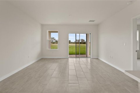 House in Winter Haven, Florida 4 bedrooms, 206.89 sq.m. № 1911318 - photo 13