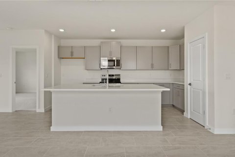House in Winter Haven, Florida 4 bedrooms, 206.89 sq.m. № 1911318 - photo 6