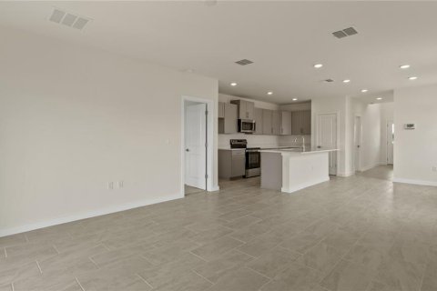 House in Winter Haven, Florida 4 bedrooms, 206.89 sq.m. № 1911318 - photo 11